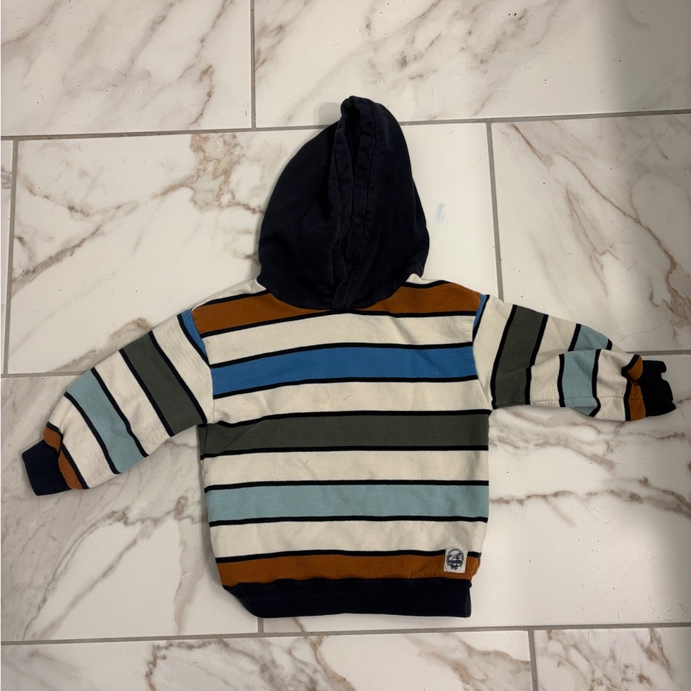 🌈 H&M Kids Striped Cozy Fleece-Lined Hoodie — Size 5T (Cute + Comfy!) 🧡💙